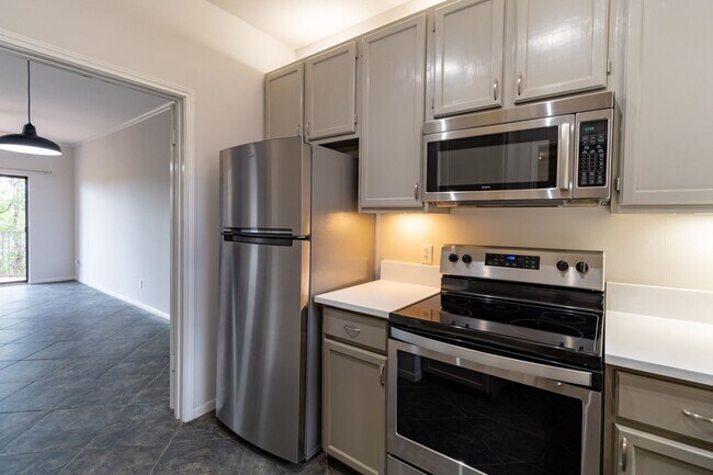 Foto del edificio - South Austin Gem: Cozy 2BR Home with Stunning Downtown Views, Minutes from Barton Creek Greenbelt!