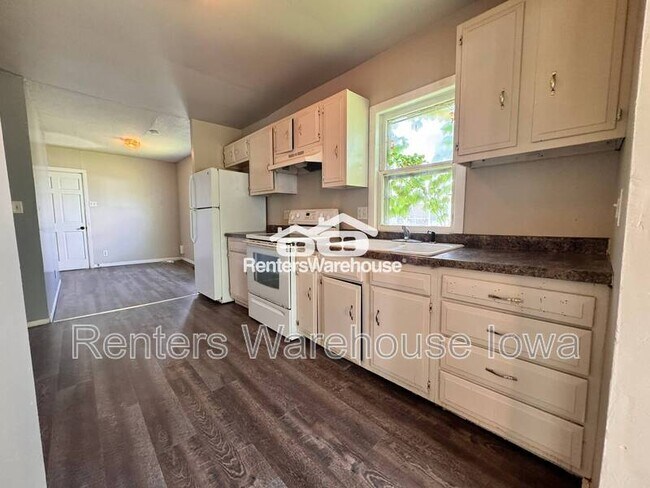 Building Photo - 4043 2nd Ave