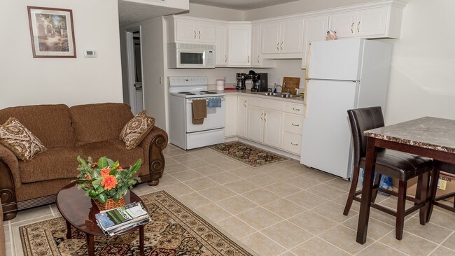 Interior Photo - 605 Dogwood St