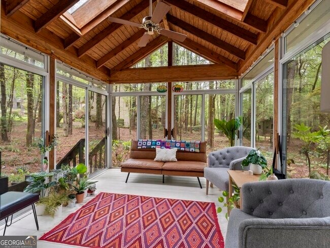 Foto del edificio - 170 Arrowood Ln