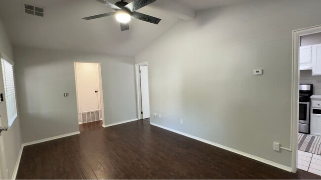 Building Photo - 2+2 House  - Central a/c, private fenced y...