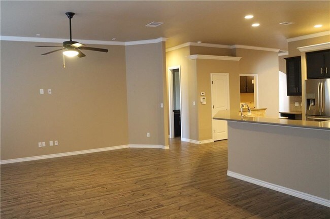 Foto del edificio - 7405 Idle Hour Dr