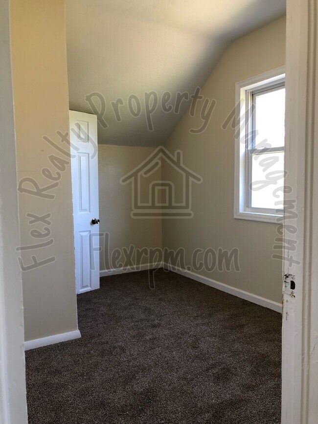 Building Photo - New on The Market....drive by today to take a look!!