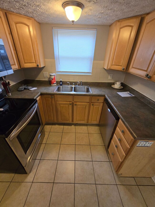 Foto del edificio - 4 Bedroom Single Family Home