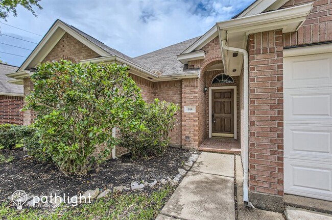 Building Photo - 814 Robins Way