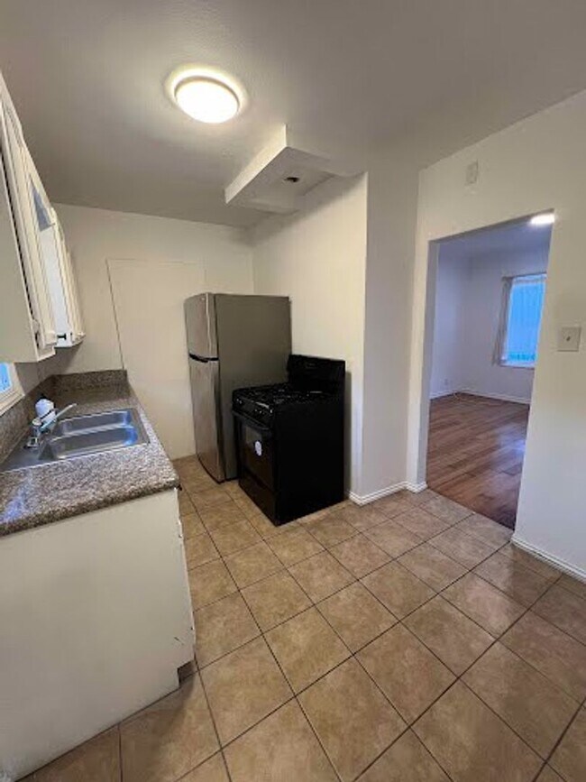 Foto del edificio - Newly Renovated 1 Bedroom in West Adams
