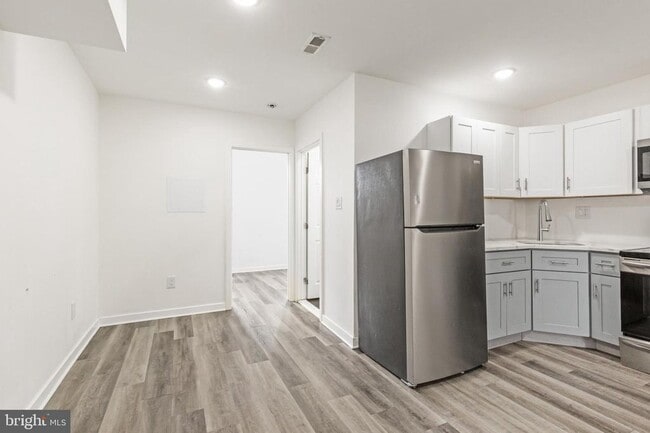 Building Photo - 2550 Kensington Ave