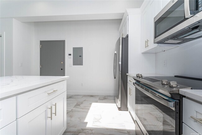 Building Photo - 138 E Park Ave