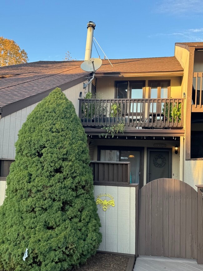 Building Photo - 34A Darien