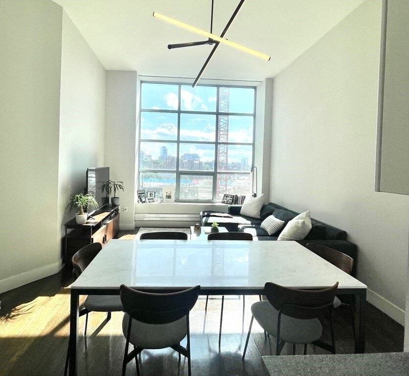 Primary Photo - 360 Newbury St