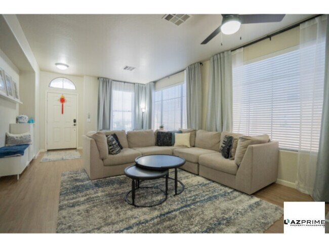 Foto del edificio - Experience Elevated Desert Living in this ...