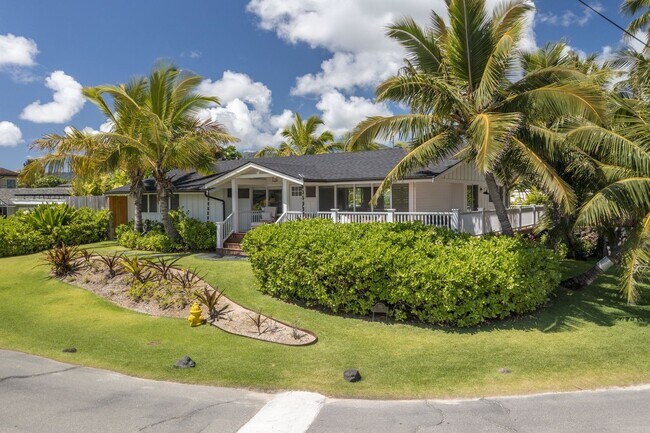 Foto del edificio - Private Luxury Home, Steps from the Beach w/ AC: Ranch Beach House Estate