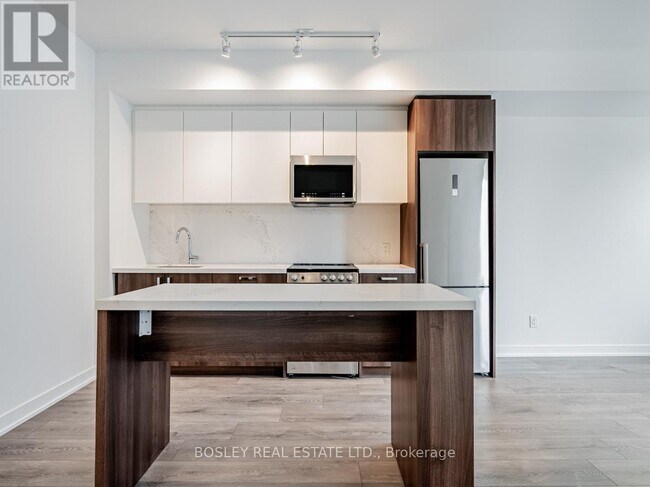Photo du bâtiment - 1787 St Clair Ave W