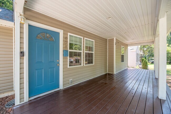Foto del edificio - (Coming Soon) Renovated Home just minutes from Uptown!