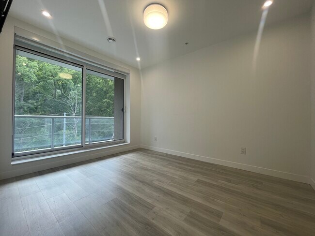 Photo du bâtiment - Stunning 1 Bed Condo!