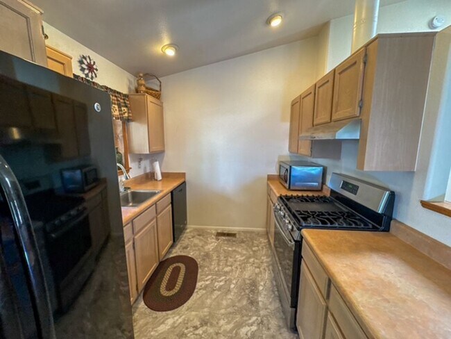 Building Photo - 155 Bison Dr