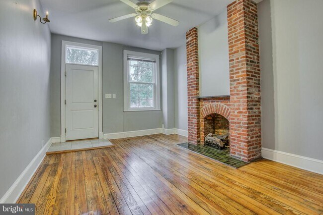 Building Photo - 2123 E Fairmount Ave