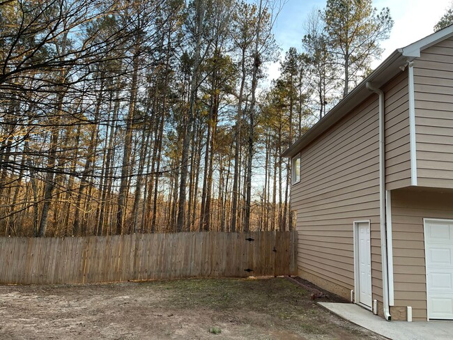 Building Photo - Split Foyer Home with Fenced Yard