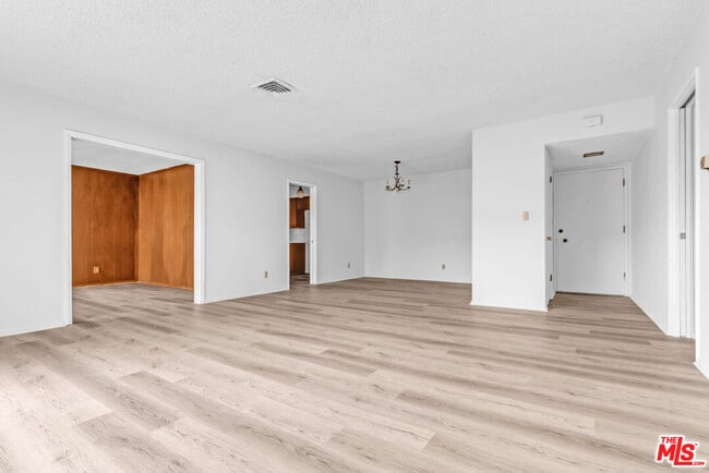 Building Photo - 732 Lorraine Blvd