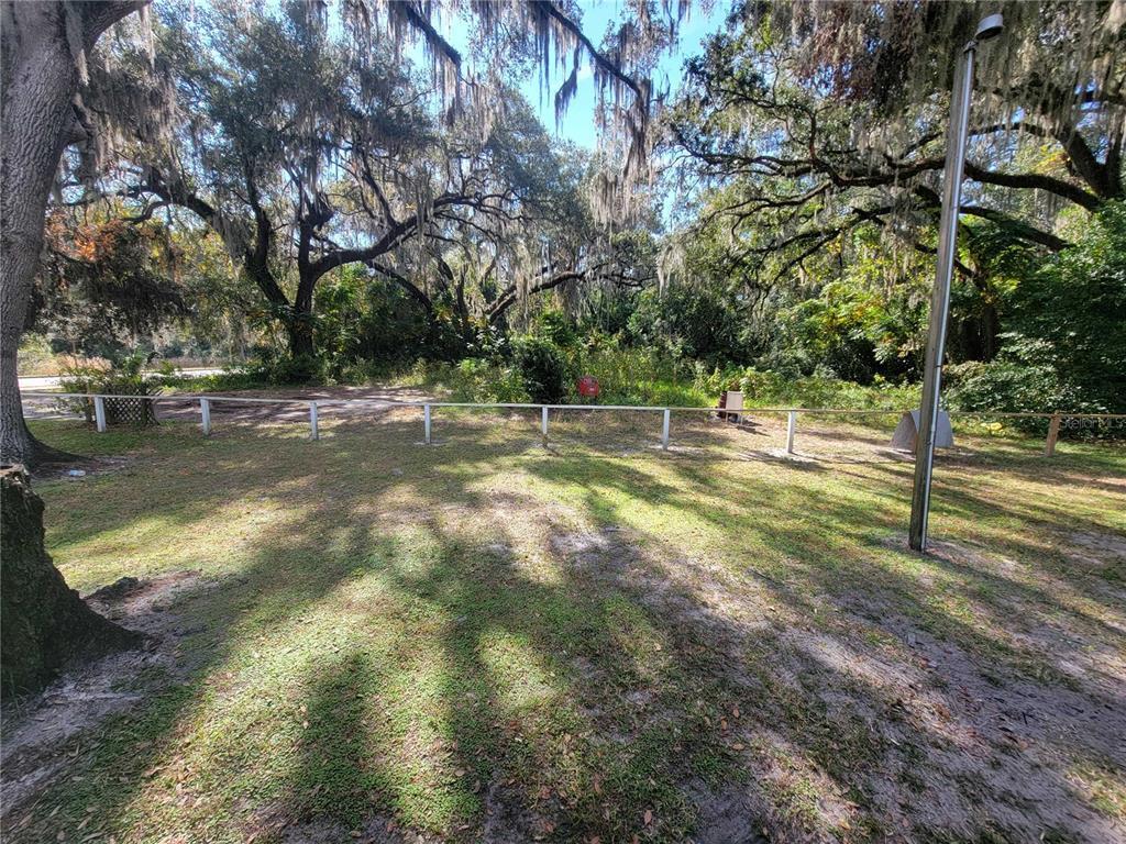 Building Photo - 400 Peters St