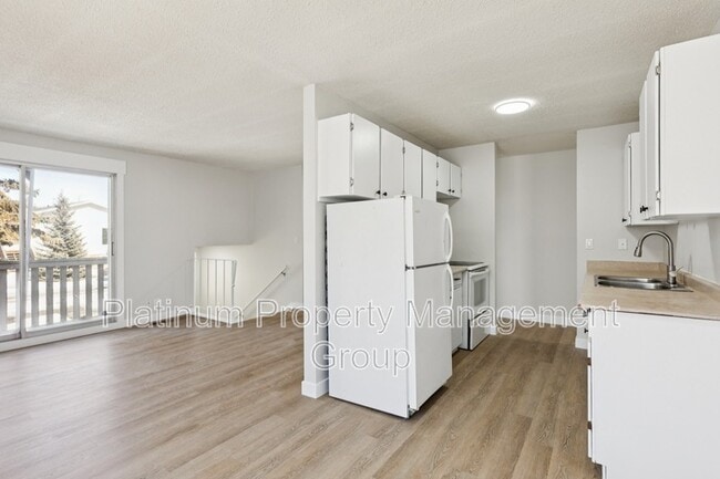 Building Photo - 4809-4852 52 St