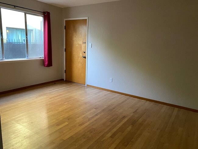 Living Room 1a - 2534 San Fernando Way