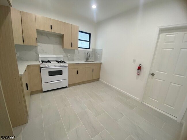 Foto del edificio - 40 Speedwell Ave
