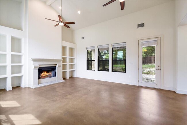 Foto del edificio - 18400 Lakepoint Cove