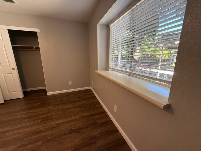 Building Photo - Redwood Cove Apartments