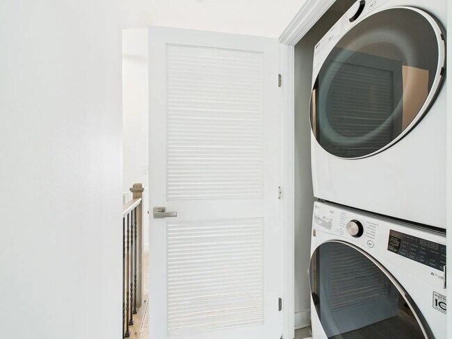 Foto del edificio - Charming 3BR Townhome in Charlotte