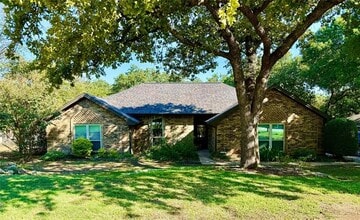 Building Photo - 2001 Hickory Hollow Ln