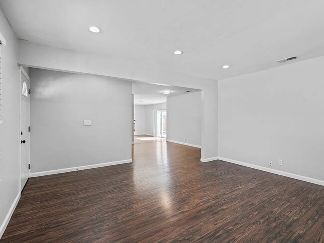 Building Photo - 2869 Fairfax Ct