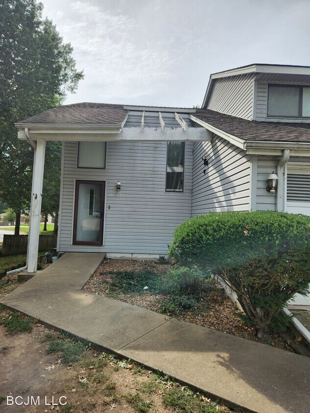 Primary Photo - 3 br, 2 bath House - 11623 E 59th St