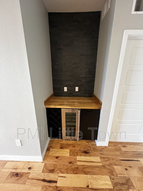 Foto del edificio - 460 E Fremont Pl