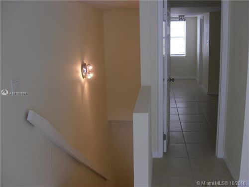 Foto del edificio - 5401 Collins Ave