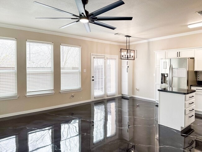 Building Photo - 505 Kingscote Ct