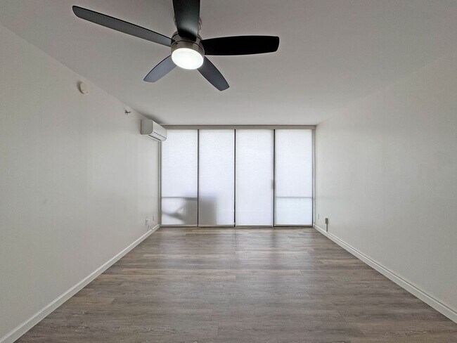 Building Photo - Pearl Regency