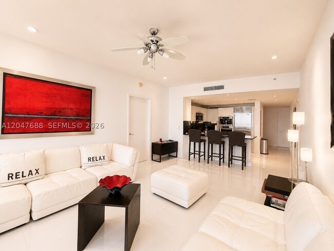 Foto del edificio - 17121 Collins Ave