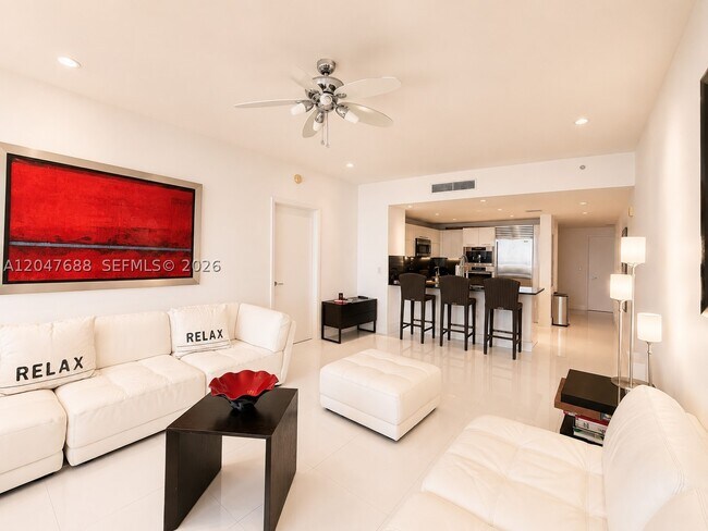 Building Photo - 17121 Collins Ave