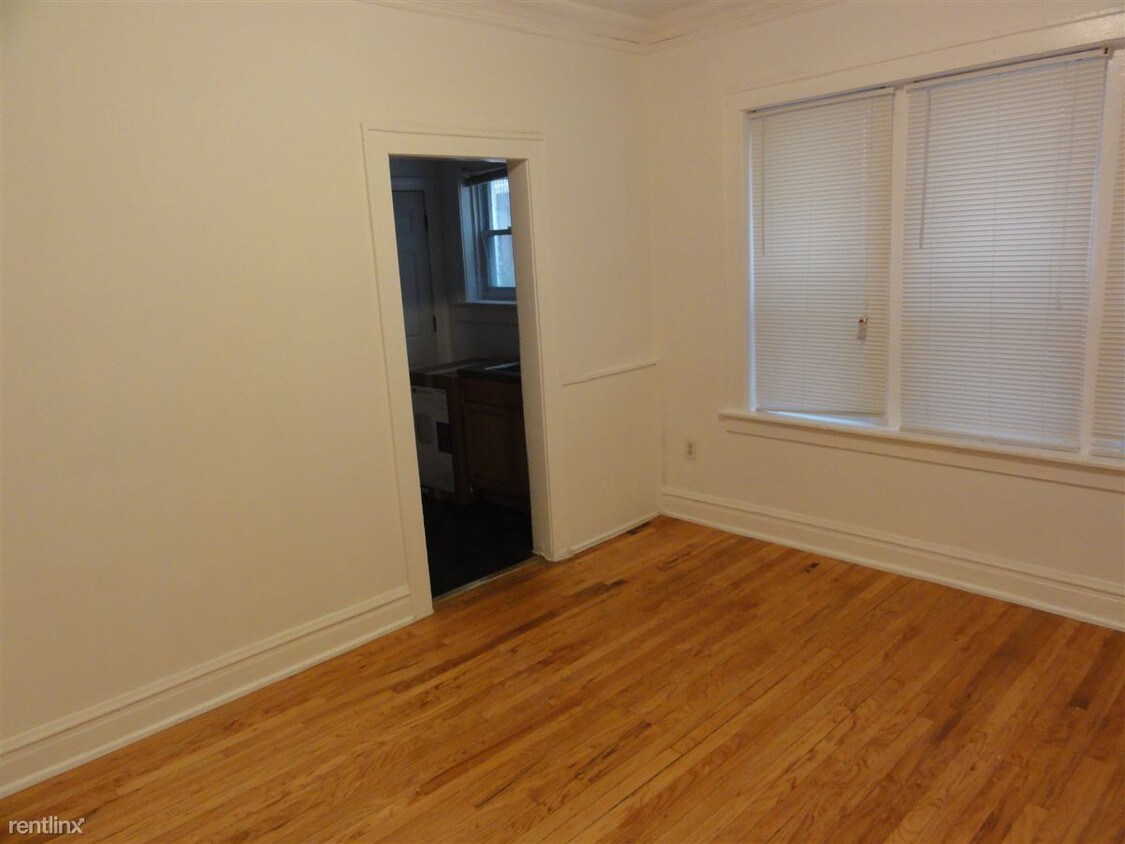 Primary Photo - 6926 S Oglesby Ave