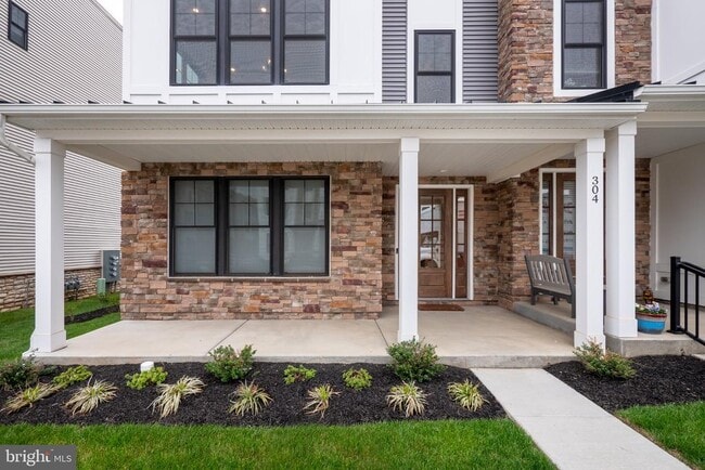 Building Photo - 304 Squire Dr