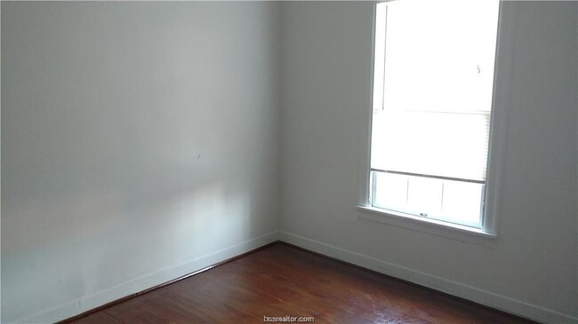 Building Photo - 600 Boyett St