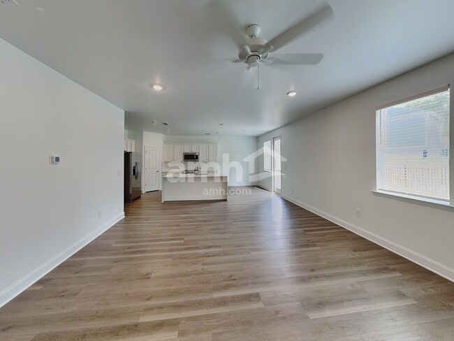 Building Photo - 945 Carnelian Ln