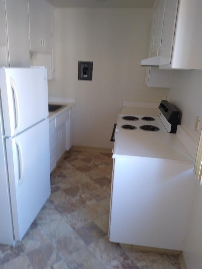 Building Photo - 50 Glen Eyrie Ave