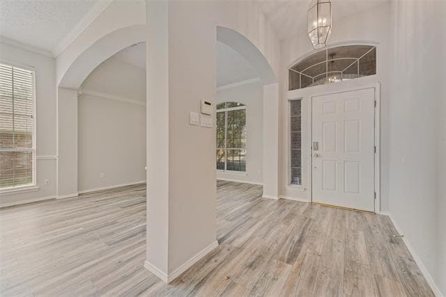 Building Photo - 5909 Meadowcrest Ln