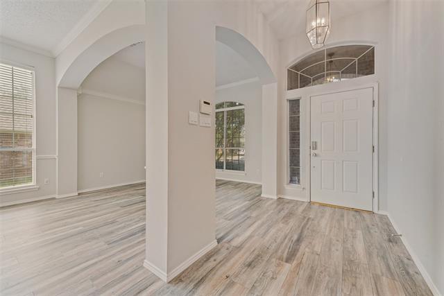 Foto del edificio - 5909 Meadowcrest Ln