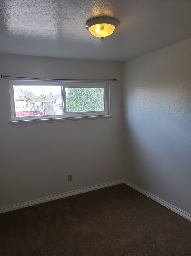 Building Photo - 940o