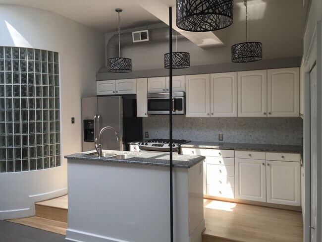 Building Photo - 322 S State St