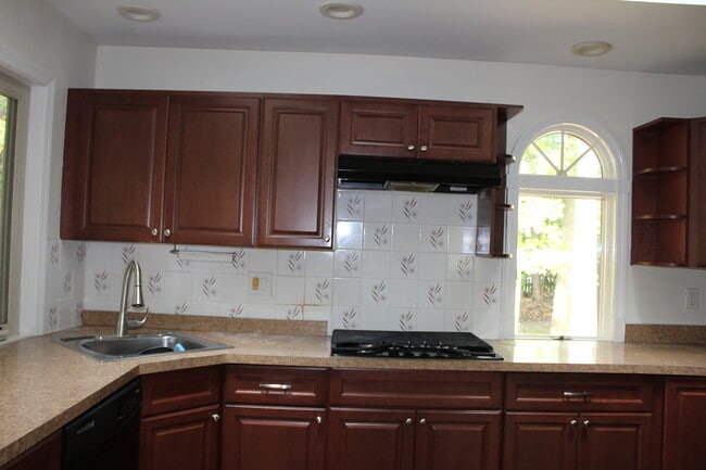 Building Photo - 7 Wisina Ct