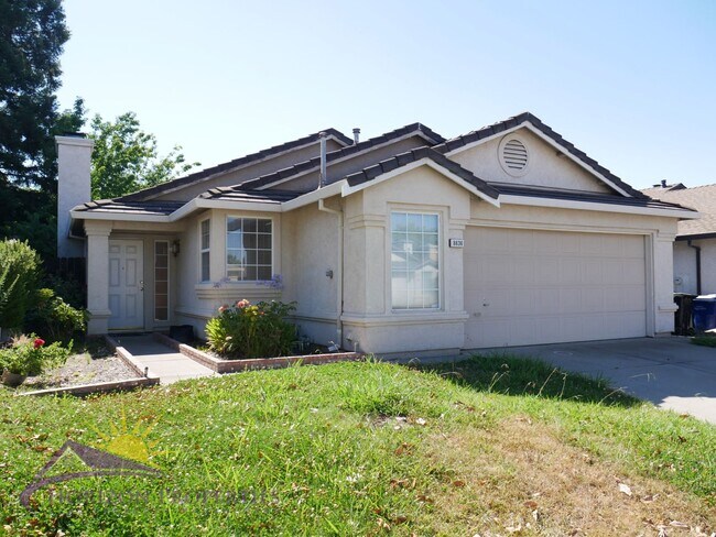Building Photo - Open 3 Bed 2.5 Bath 1,959 Sq. Ft. Antelope...